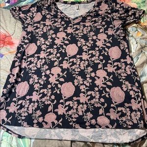 LuLaRoe 3XL (runs small) Christy tee